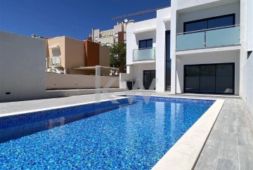 House 4 Bedrooms in São Brás de Alportel