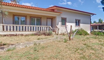 House 3 Bedrooms in Carragozela e Várzea de Meruge