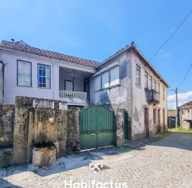 House 4 Bedrooms in Queirã