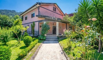 House 4 Bedrooms in Souto