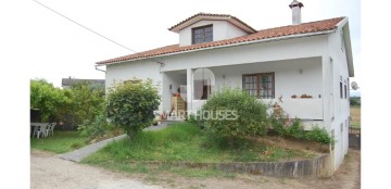 House 2 Bedrooms in Mouronho