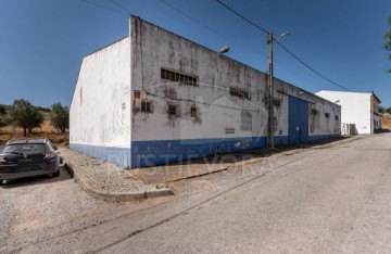 Bâtiment industriel / entrepôt à Viana do Alentejo