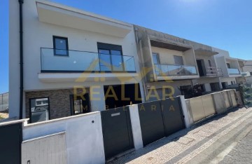 House 3 Bedrooms in Póvoa