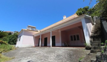House 4 Bedrooms in Faial