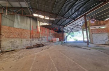 Bâtiment industriel / entrepôt à Barreiro de Besteiros e Tourigo