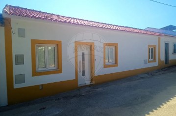 House 2 Bedrooms in Manique do Intendente, V.N.De S.Pedro e Maçussa