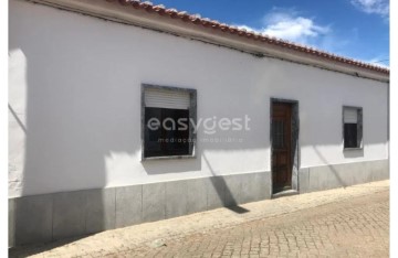 House 3 Bedrooms in Salvada e Quintos