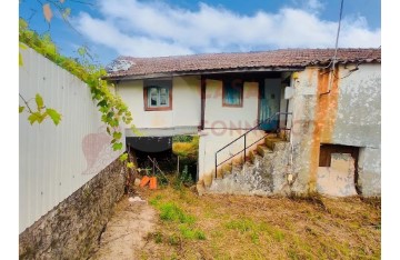 House  in Secarias