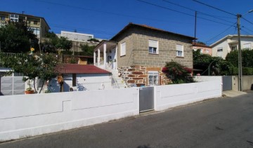 Casa o chalet 2 Habitaciones en St.Tirso, Couto (S.Cristina e S.Miguel) e Burgães