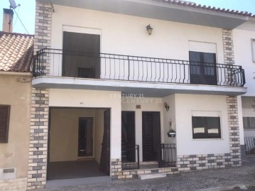 House 3 Bedrooms in Couço