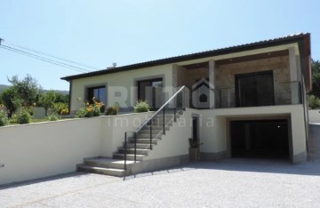 House 4 Bedrooms in Âncora