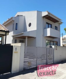 House 3 Bedrooms in Matosinhos e Leça da Palmeira