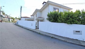 House 3 Bedrooms in Baltar