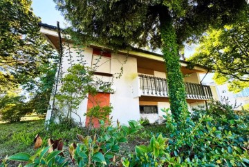 House 4 Bedrooms in São João da Madeira