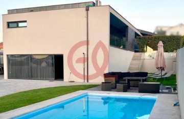 House 3 Bedrooms in Vila Franca