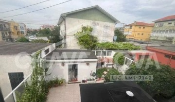 House 4 Bedrooms in São Pedro