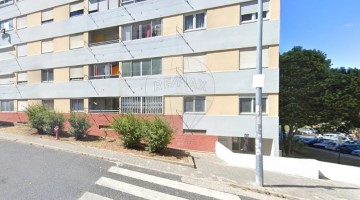 Appartement 2 Chambres à Santo António dos Cavaleiros e Frielas