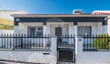 House 5 Bedrooms in Cacém e São Marcos