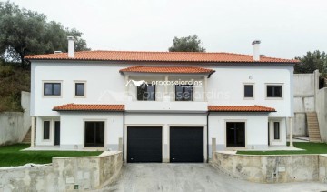 House 3 Bedrooms in Maceira