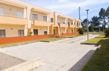 Apartment 3 Bedrooms in Retorta e Tougues