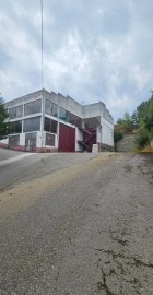 Bâtiment industriel / entrepôt à Eiras e São Paulo de Frades