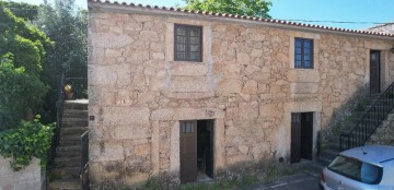 House 4 Bedrooms in Soalheira