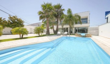 House 5 Bedrooms in Romariz