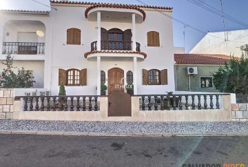 House 4 Bedrooms in Nossa Senhora da Expectação