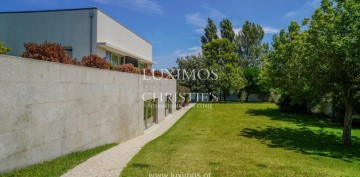 House 5 Bedrooms in Póvoa