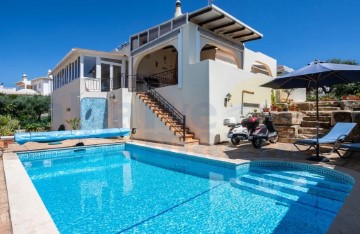 House 4 Bedrooms in Altura