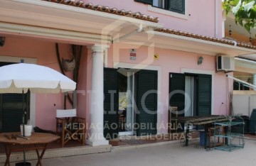 House 3 Bedrooms in Samora Correia