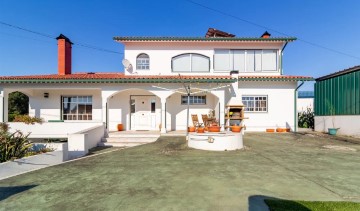 House 4 Bedrooms in Batalha