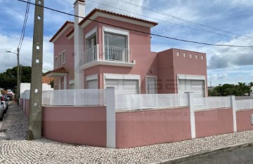 Maison 4 Chambres à Charneca de Caparica e Sobreda