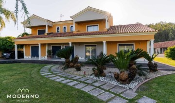 House 4 Bedrooms in Guia, Ilha e Mata Mourisca