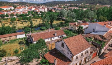 House 4 Bedrooms in Sertã