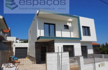 House 5 Bedrooms in Santa Iria de Azoia, São João da Talha e Bobadela