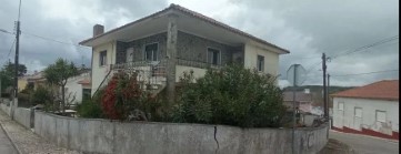 House 4 Bedrooms in Almargem do Bispo, Pêro Pinheiro e Montelavar
