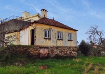 House 2 Bedrooms in Graça