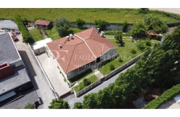 House 4 Bedrooms in Vale (São Cosme), Telhado e Portela