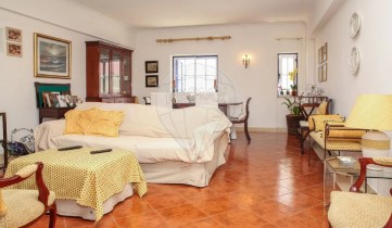 Apartment 4 Bedrooms in Carregado e Cadafais