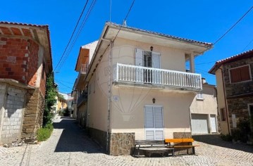 Maison 3 Chambres à Santulhão