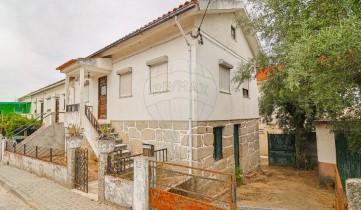 House 2 Bedrooms in Canas de Senhorim