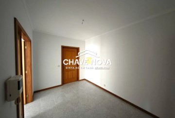 Apartment 3 Bedrooms in São João de Ver