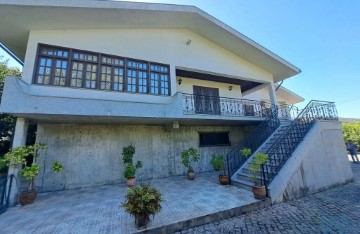 House 4 Bedrooms in Pereira