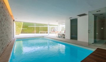 House 5 Bedrooms in Custóias, Leça do Balio e Guifões