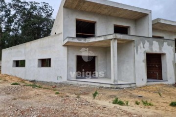 House 4 Bedrooms in Leiria, Pousos, Barreira e Cortes