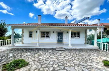 House 3 Bedrooms in Serra de Santo António