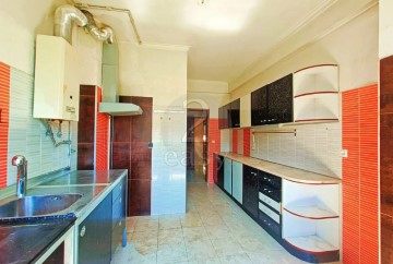 Apartamento 2 Quartos em Póvoa de Santo Adrião e Olival Basto