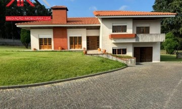 House 3 Bedrooms in Areias, Sequeiró, Lama e Palmeira