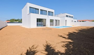 Casa o chalet 4 Habitaciones en S.Maria e S.Miguel, S.Martinho, S.Pedro Penaferrim